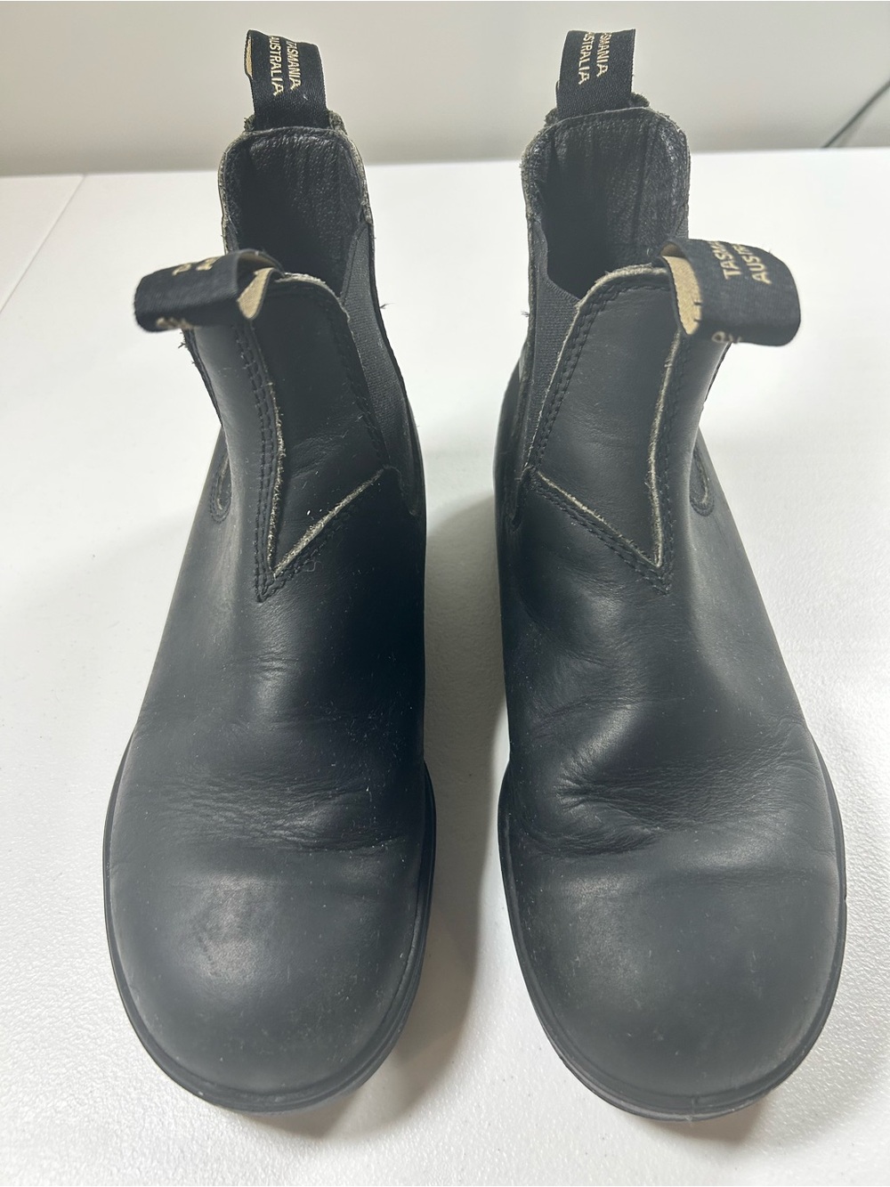 Blundstone Black Leather Chelsea Boots with Pull Tabs